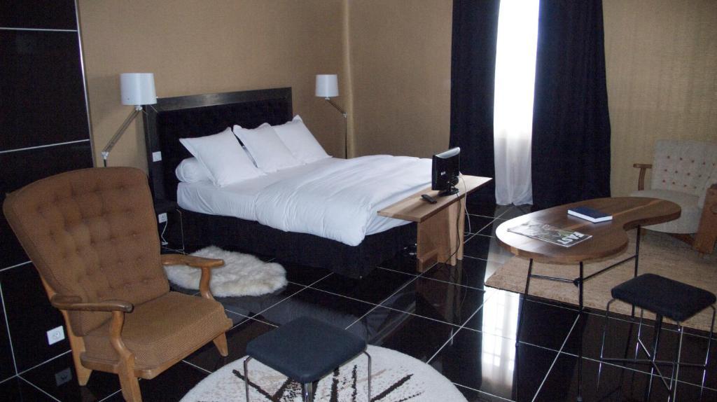 Hotel Saint Trophime Arles Zimmer foto