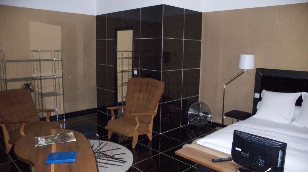Hotel Saint Trophime Arles Zimmer foto